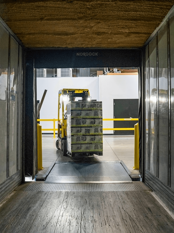 التوصيل لجميع المناطق بخدمة تتبع مباشر.